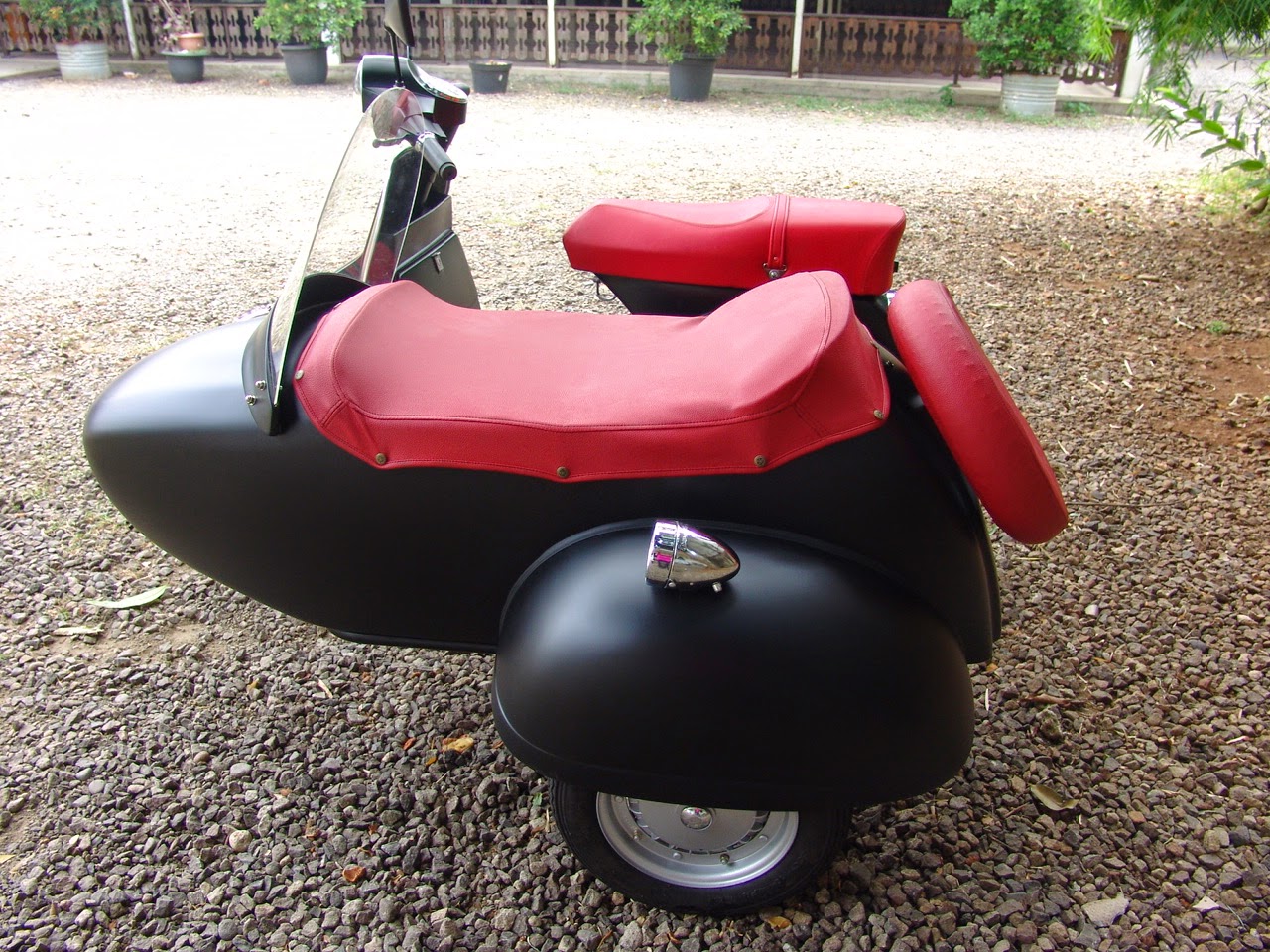 Vespa PX 150 with Sidecar – rear view